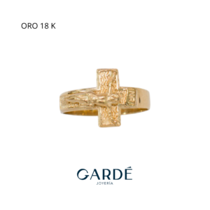 Anillo de oro cruz